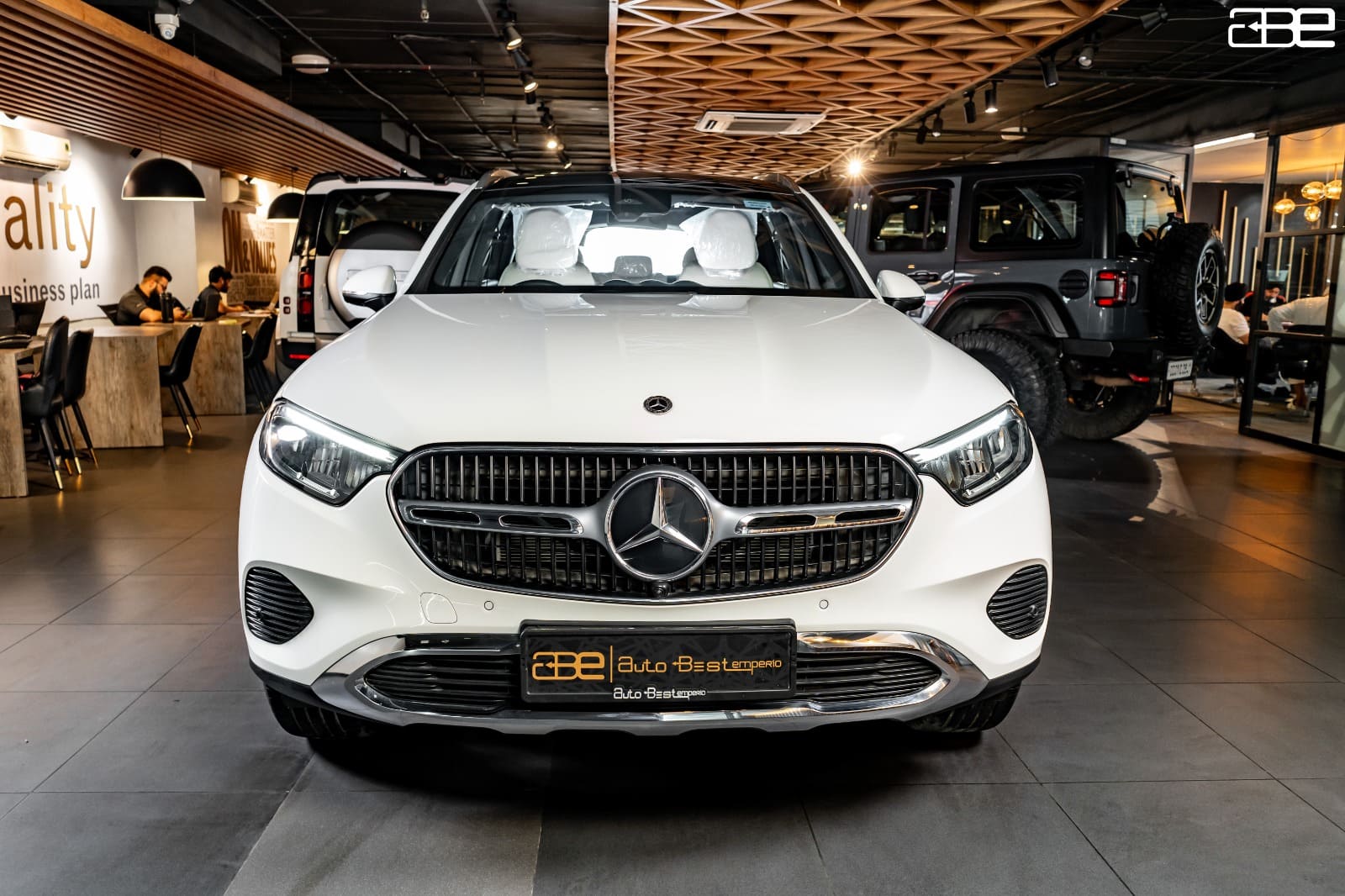 Mercedes-Benz GLC-300 4-MATIC