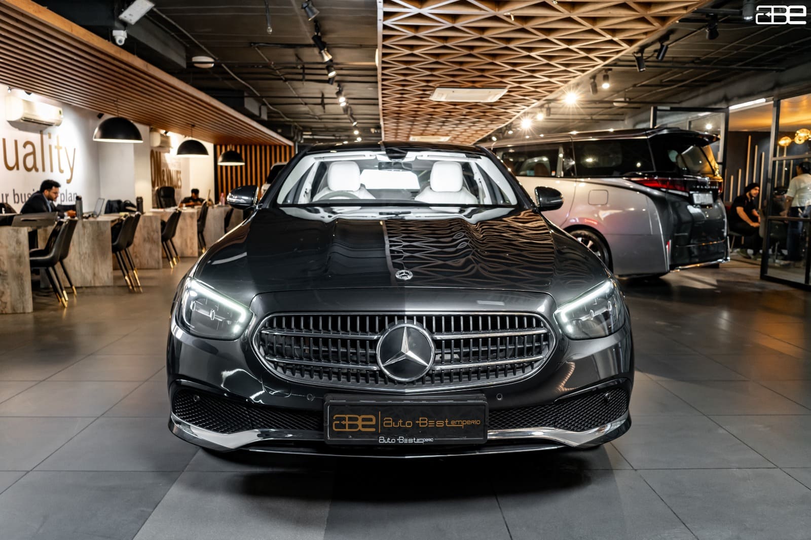 Mercedes-Benz E-Class E-200 EXCLUSIVE