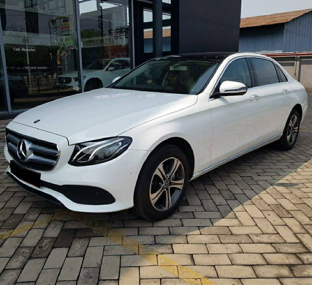 Mercedes-Benz E-Class E 220D EXCLUSIVE 1