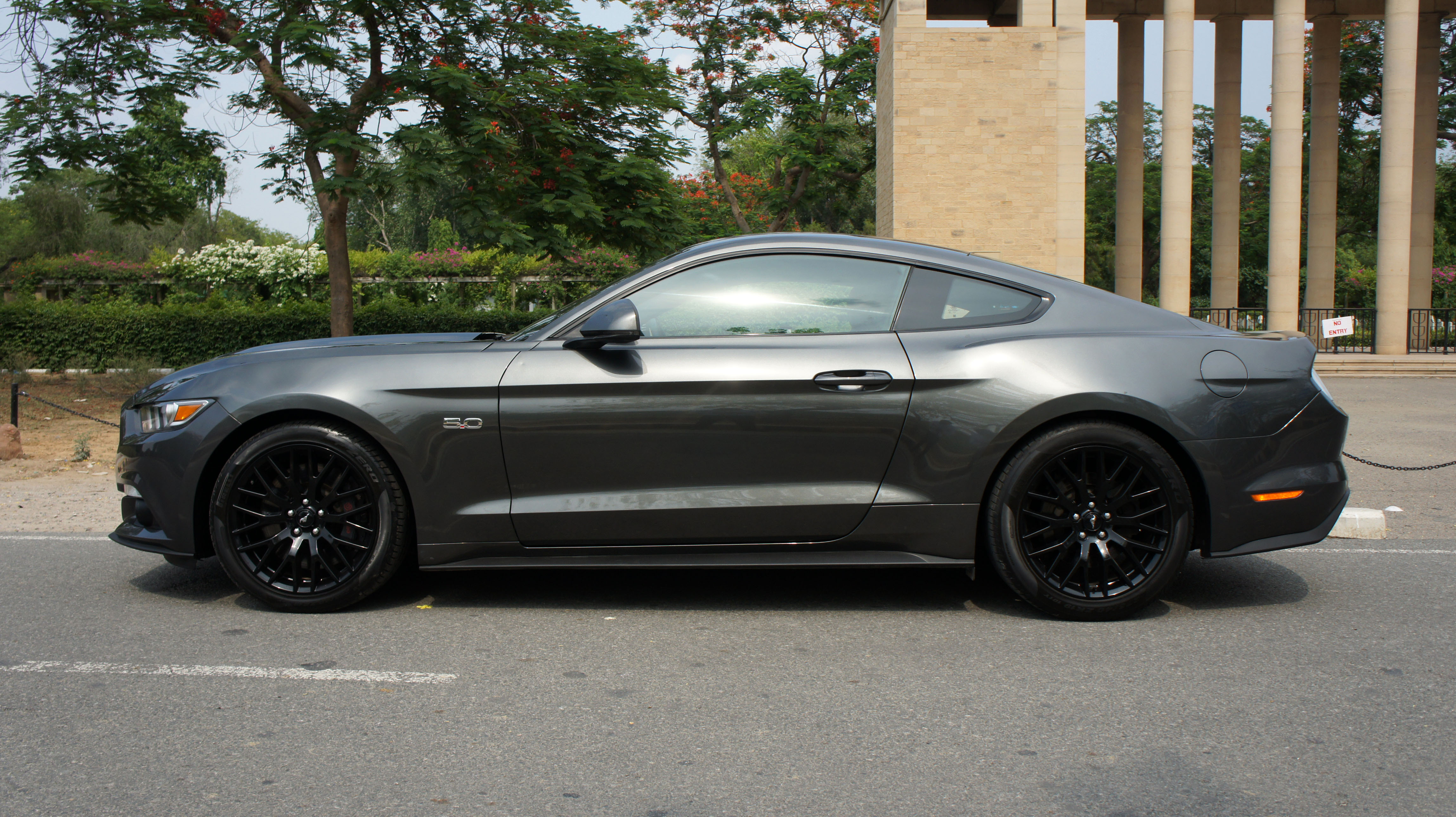 Pre Owned Ford Mustang V8 5.0L