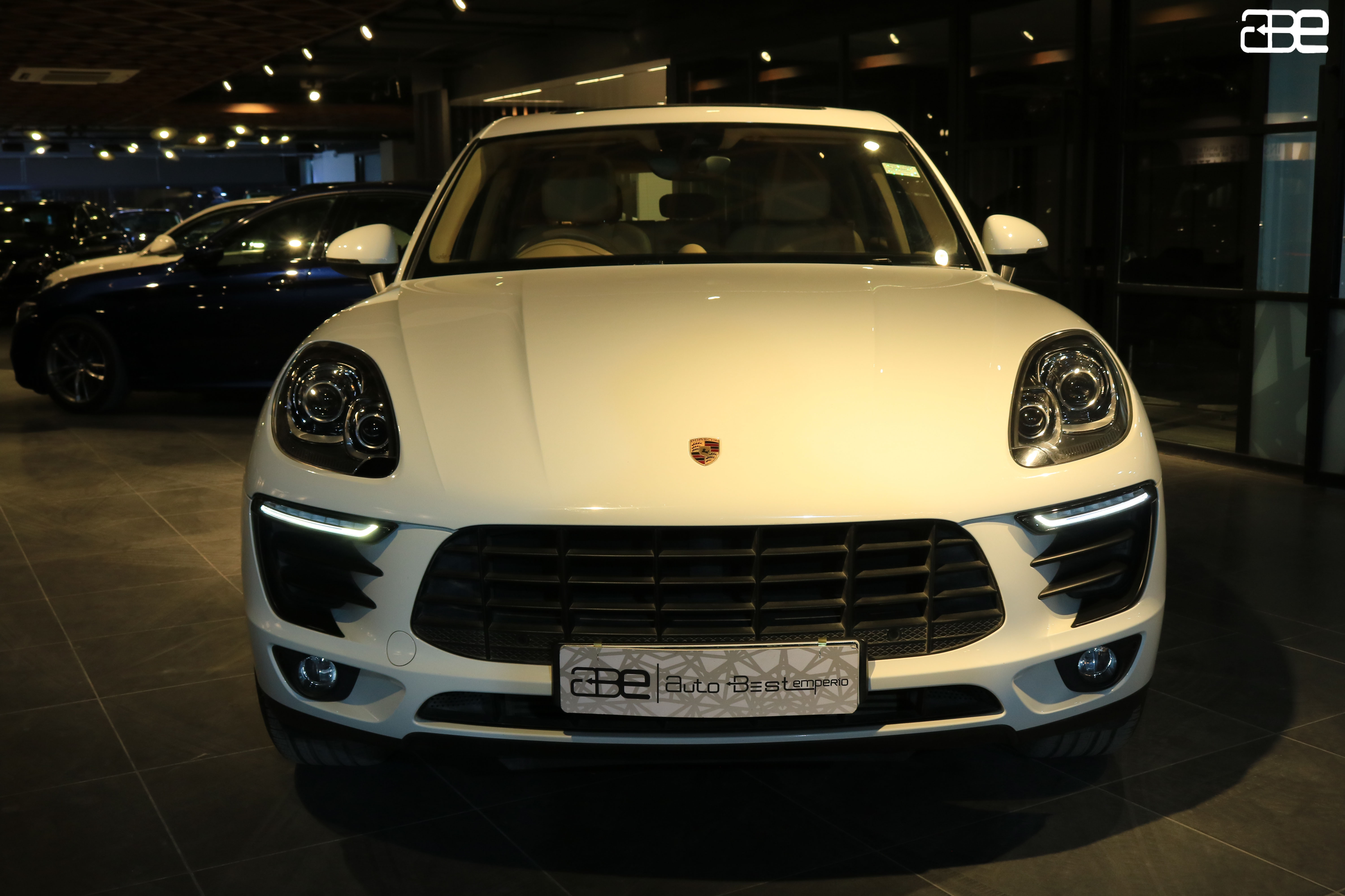 Porsche Macan R-4