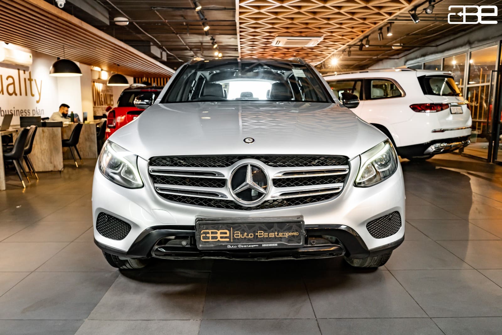 Mercedes-Benz GLC-220D 4-MATIC
