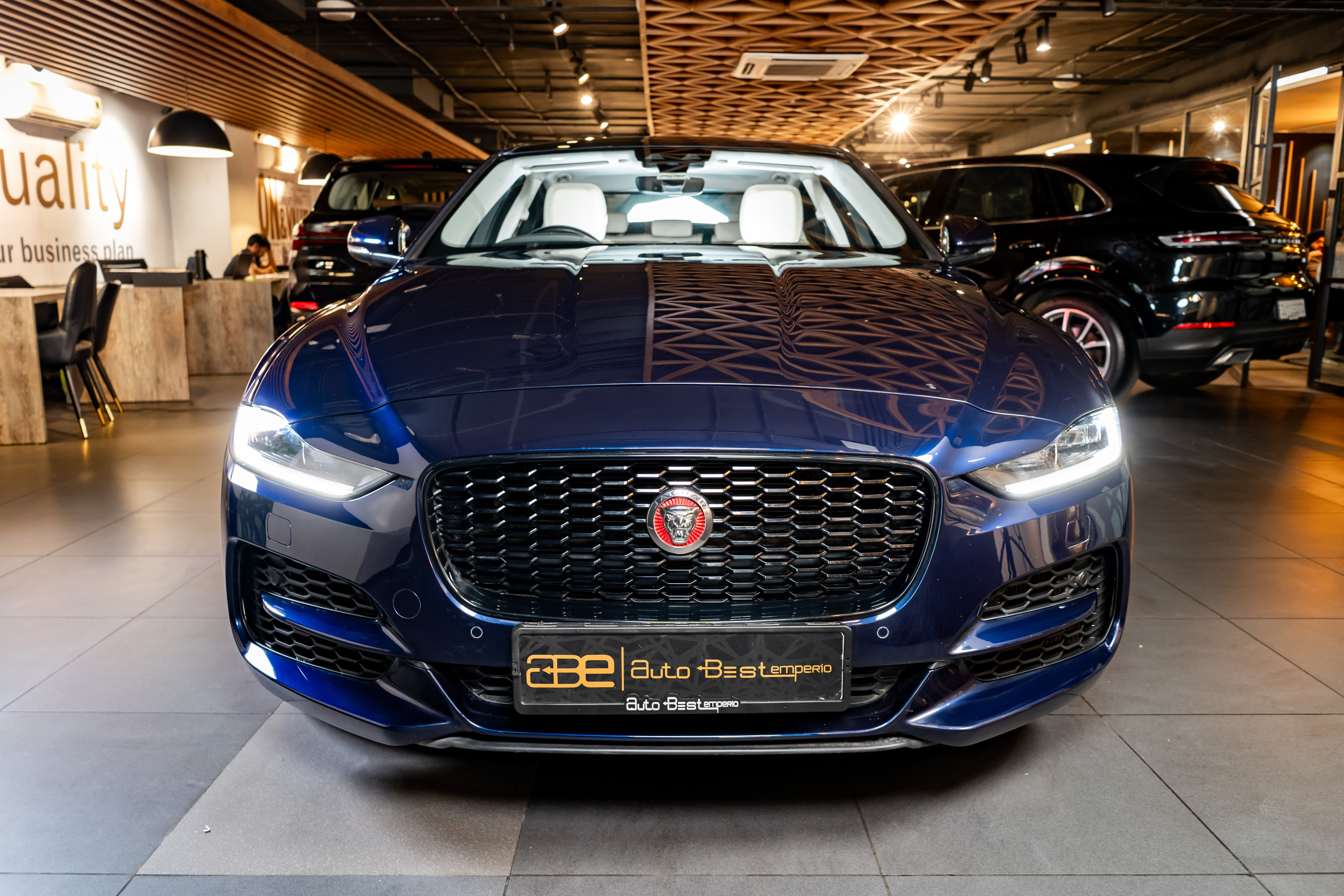Jaguar XE SE 2.0L