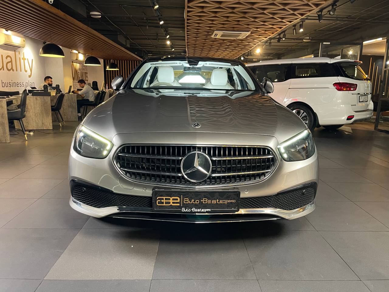Mercedes-Benz E-Class E-200 EXCLUSIVE