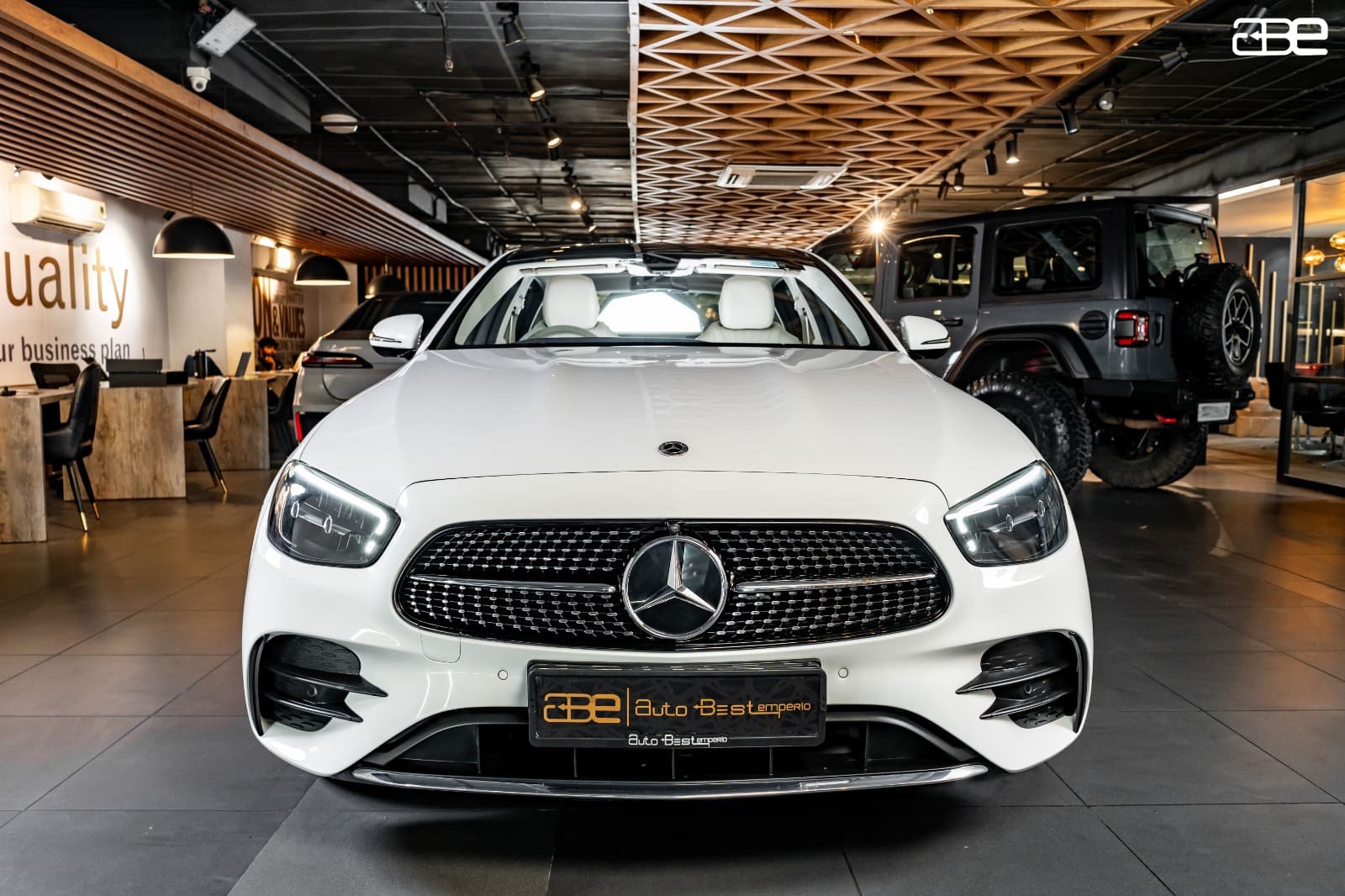 Mercedes-Benz E-200 AMG LINE