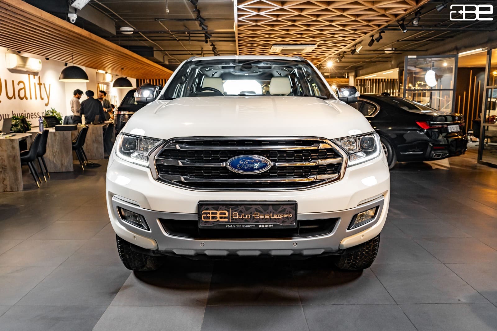 Ford ENDEAVOUR 4X2 AT TITANIUM