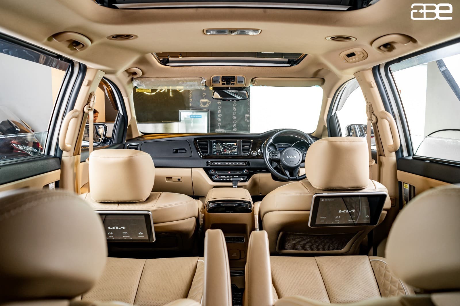 Pre Owned KIA CARNIVAL LIMOUSINE PLUS AT