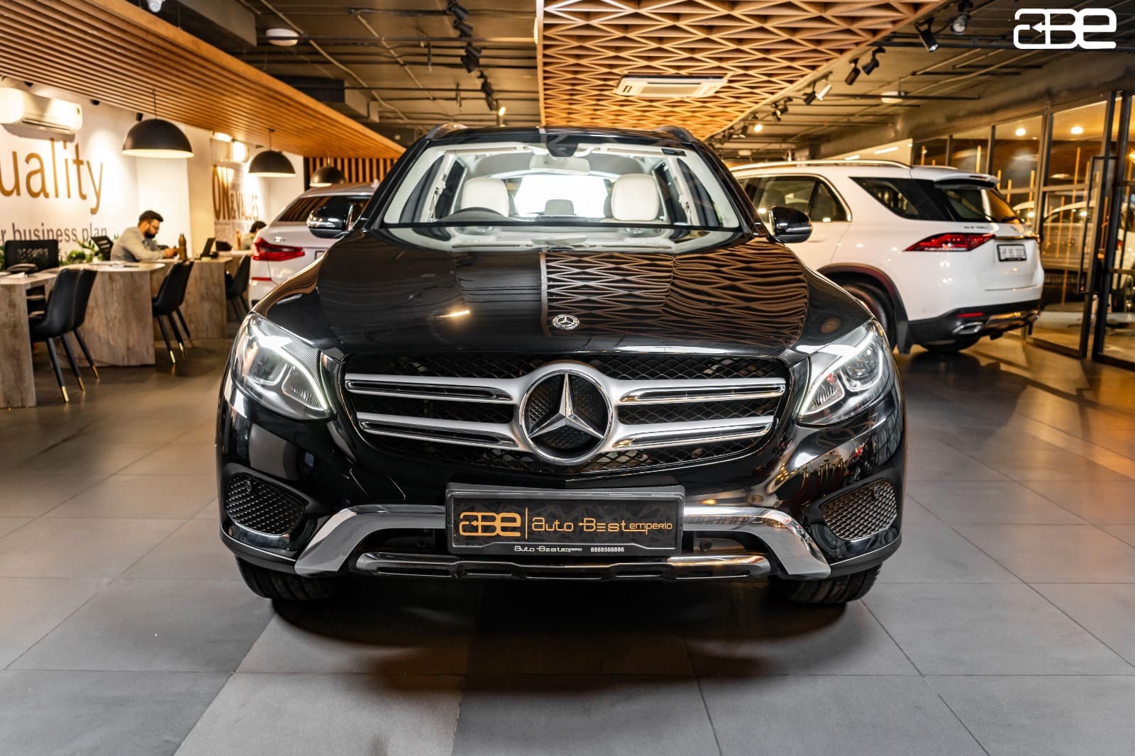 Mercedes-Benz GLC-300 4-MATIC