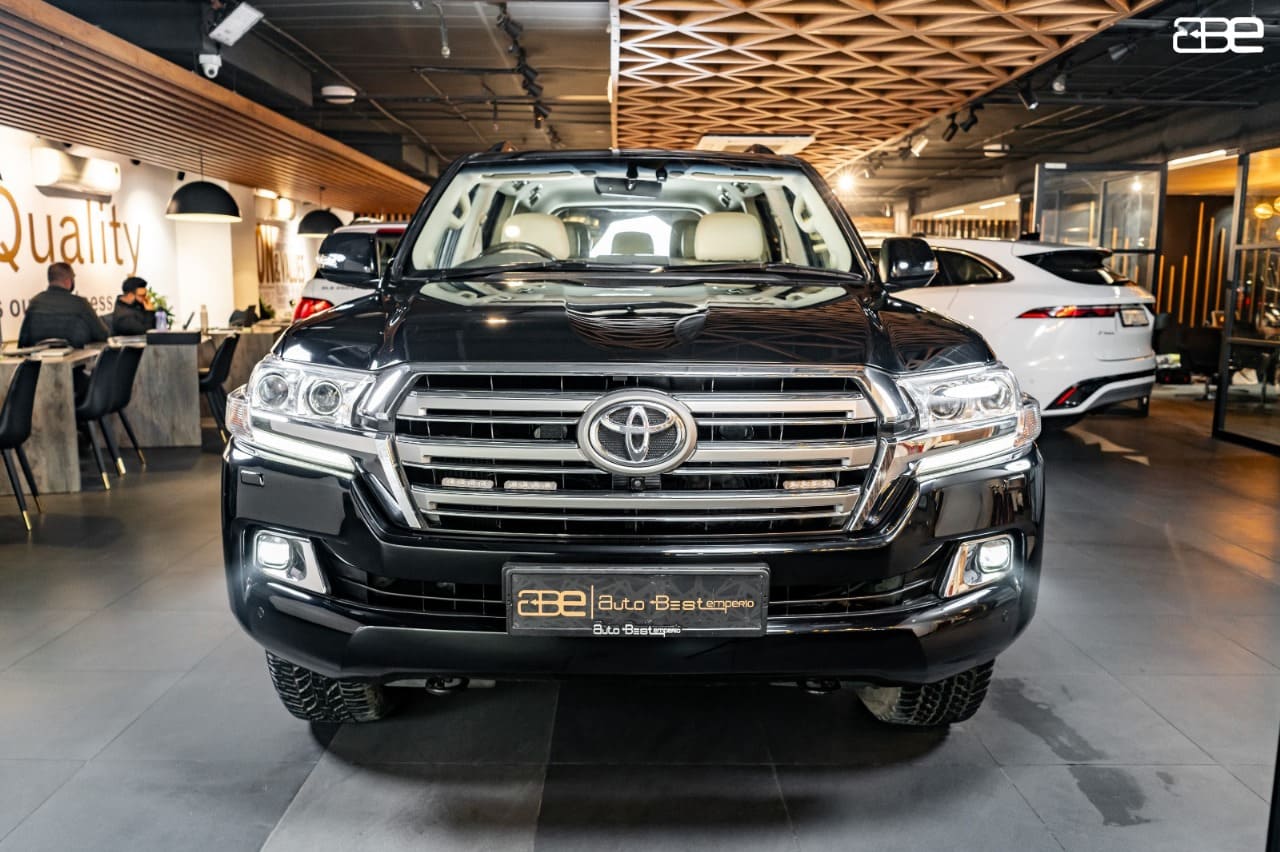 Toyota LAND CRUISER 200