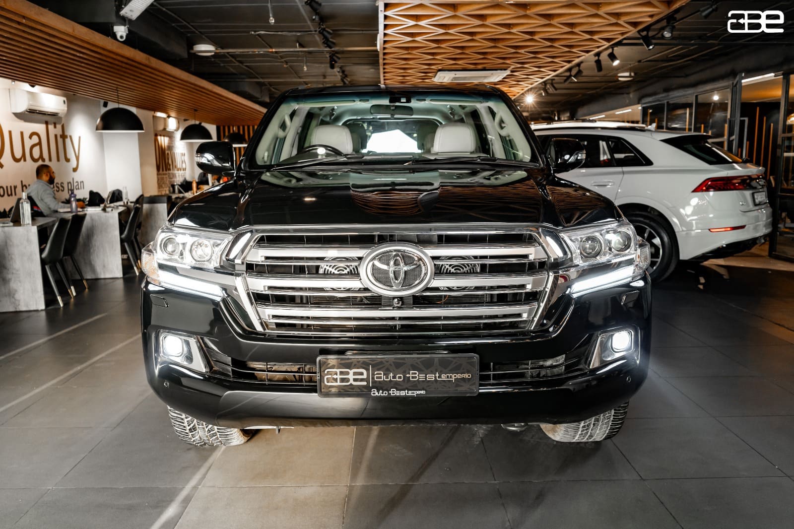 Toyota LAND CRUISER 200 VX