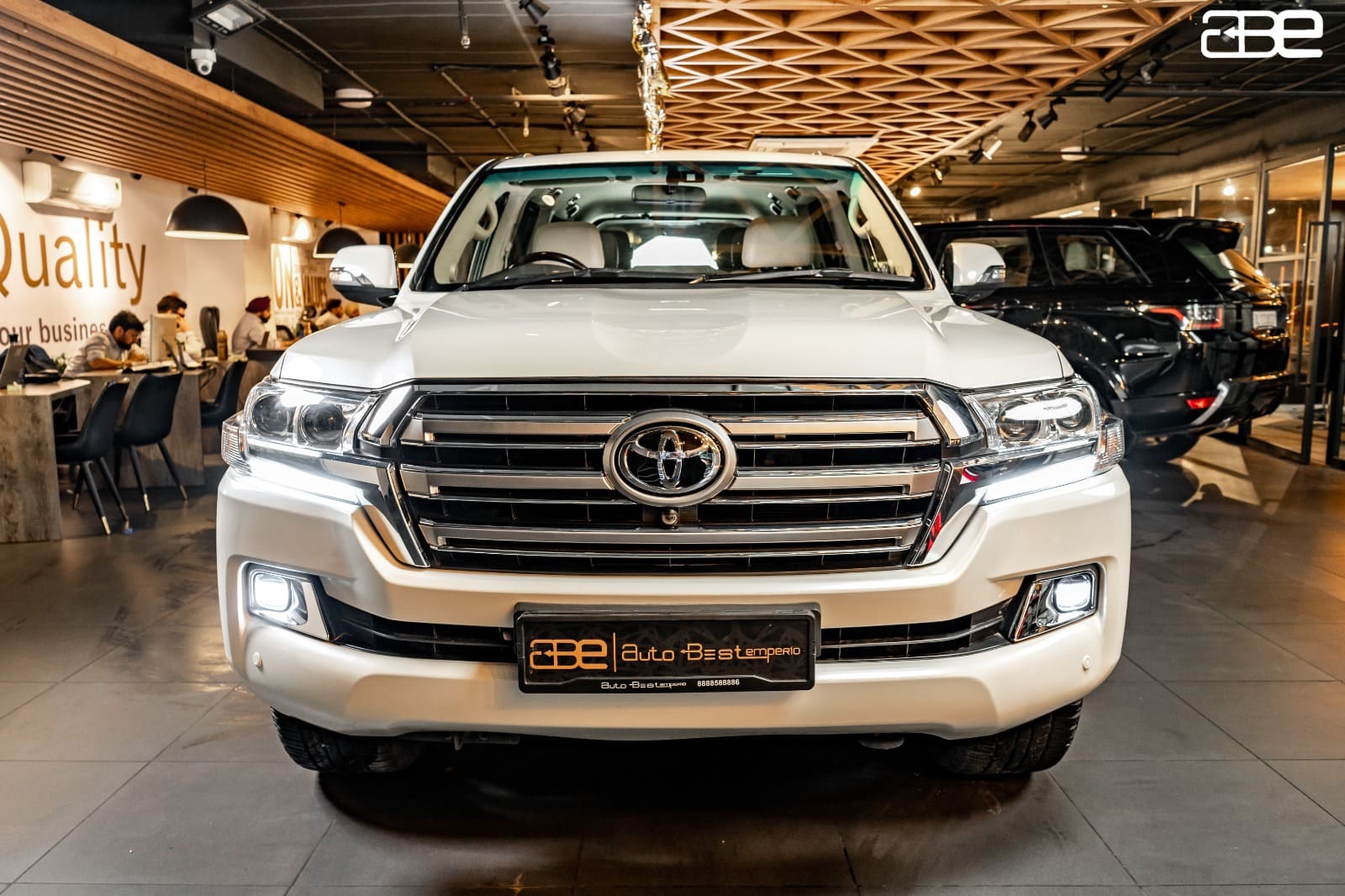 Toyota LAND CRUISER 200 VX